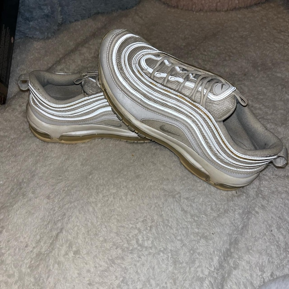 Nike shoes size 9 white